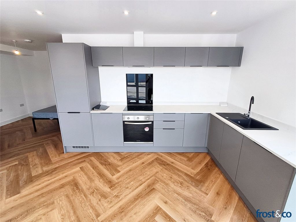 Property photo 3 of 12 Kitchen