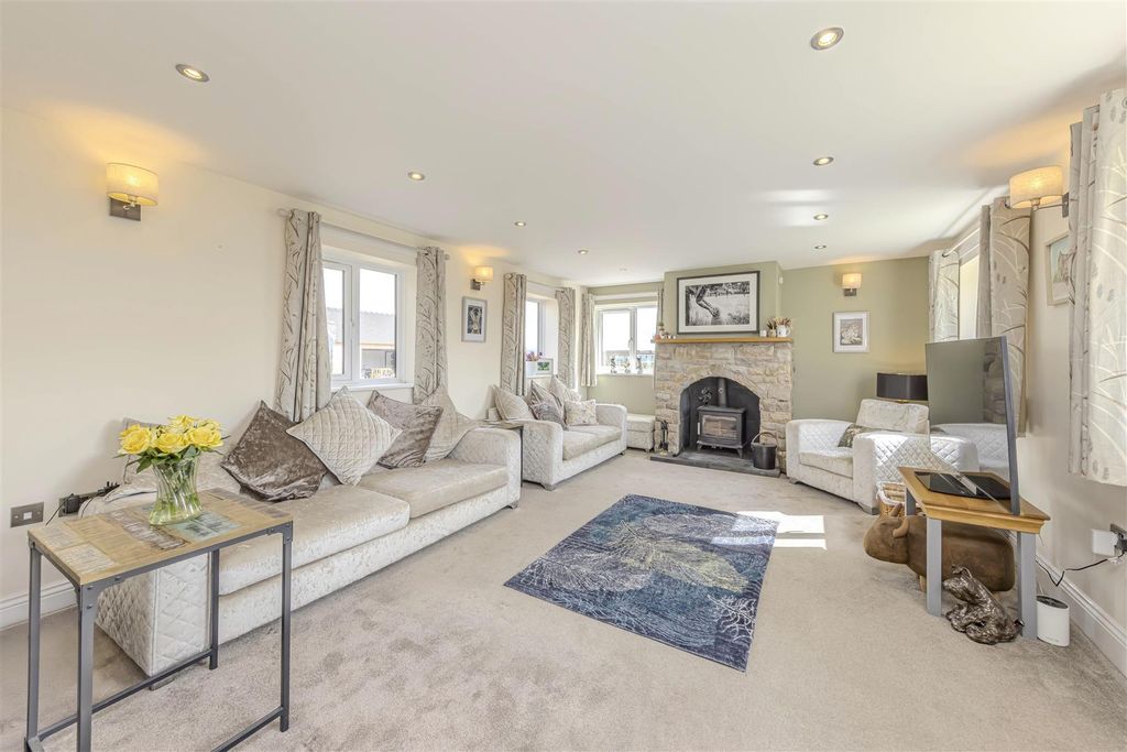 Property photo 3 of 50 Living Room