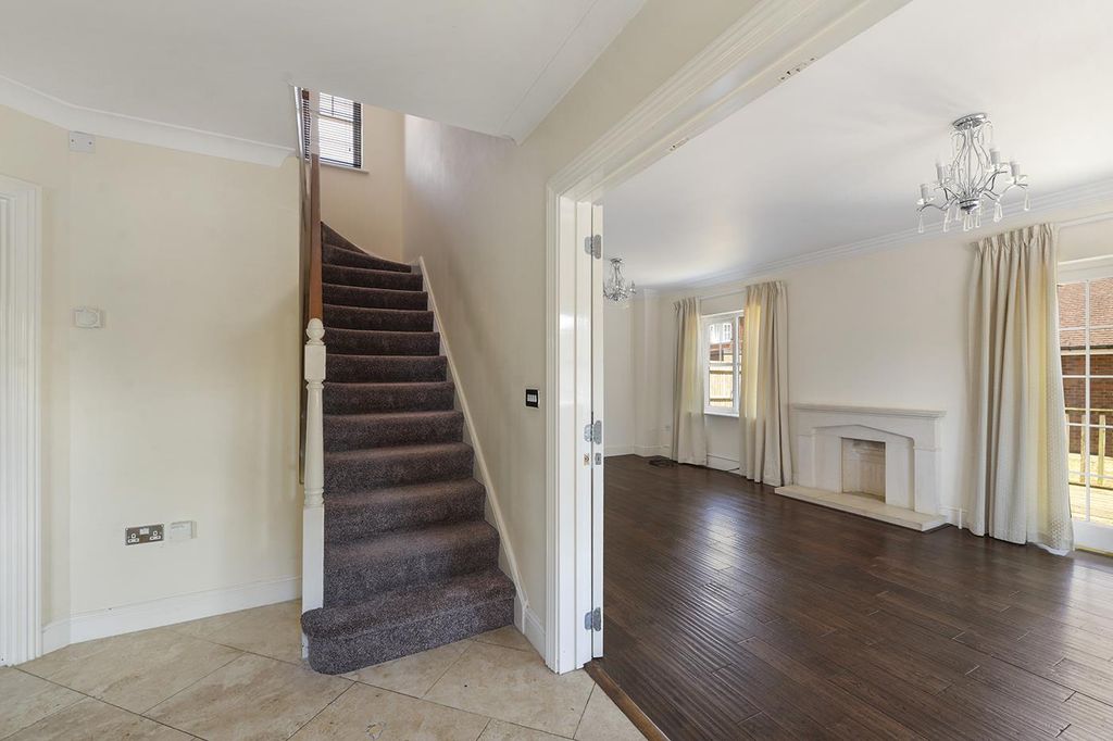 Property photo 2 of 19 1Woodford02.Jpg