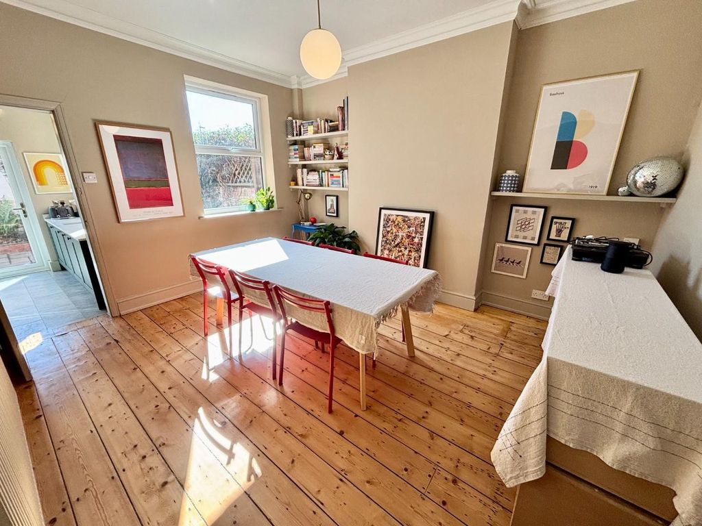 Property photo 3 of 14