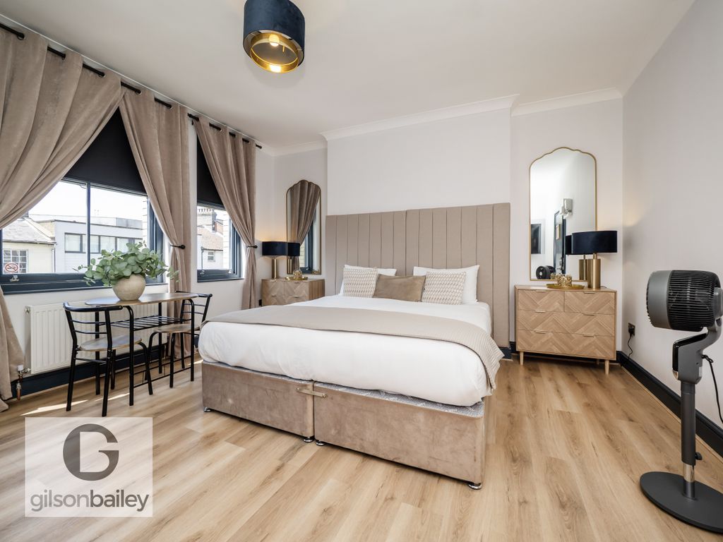 Property photo 3 of 12 2-Flat4 52Apowrd-8
