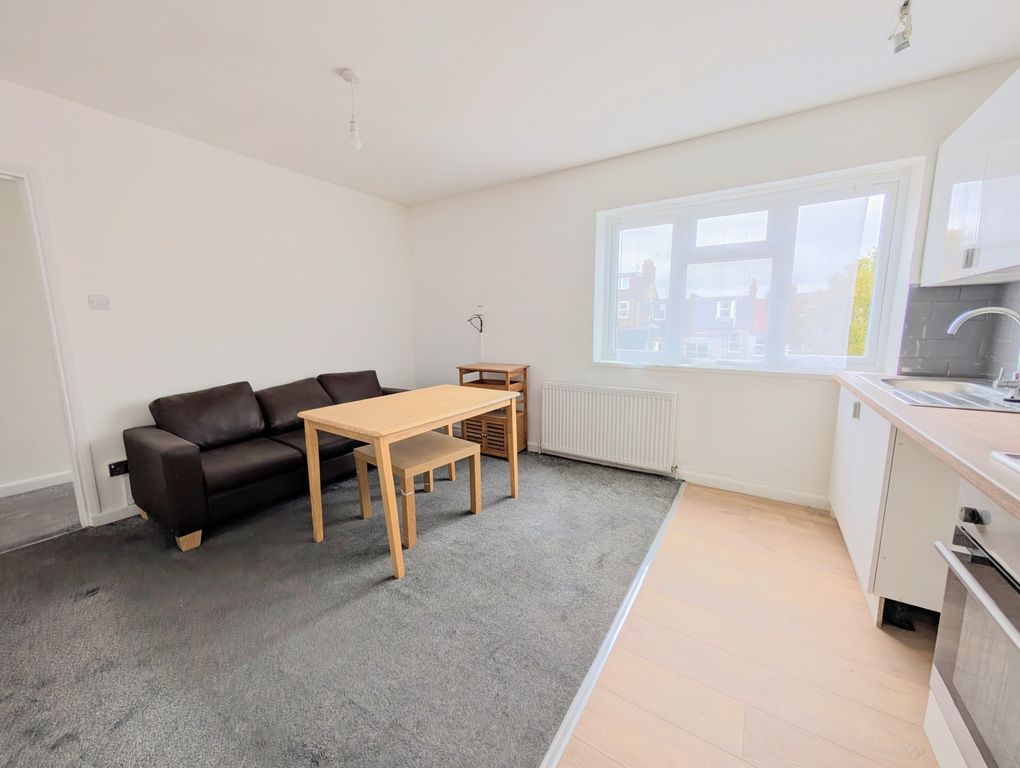 Property photo 3 of 11 Living Room