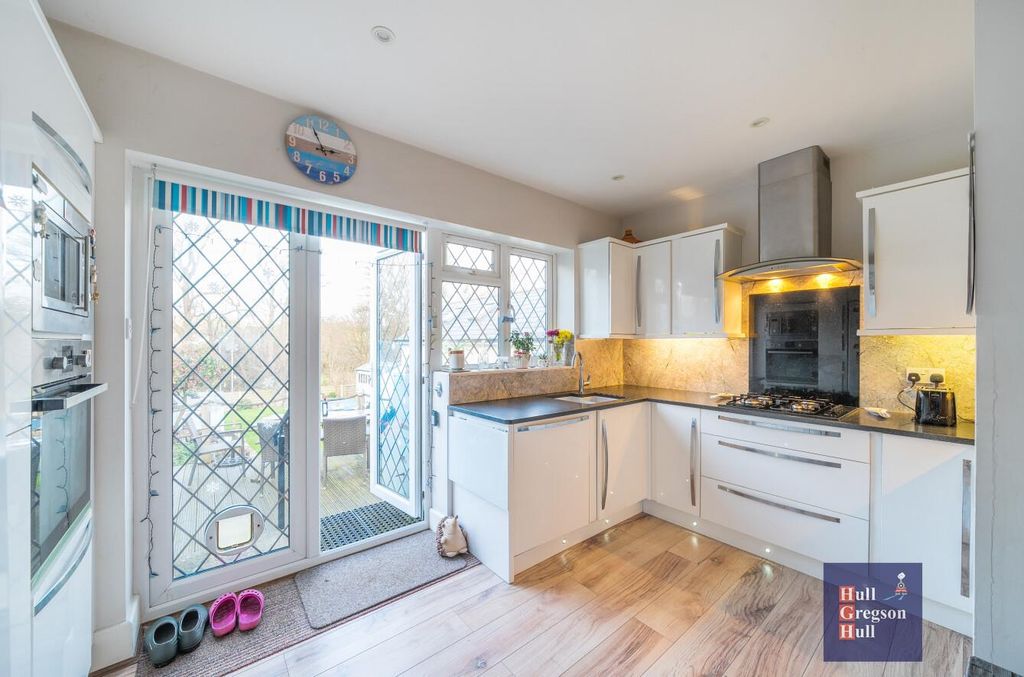 Property photo 2 of 25 113Aeb01-Fa90-4A44-9E1F-80101A0Ff35E.Jpg