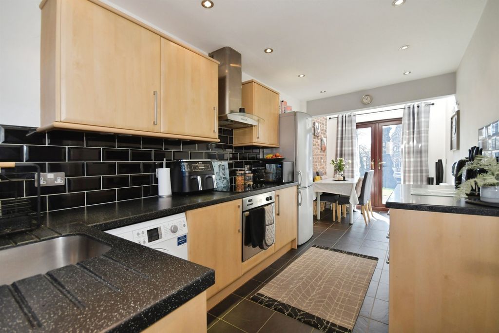 Property photo 2 of 16