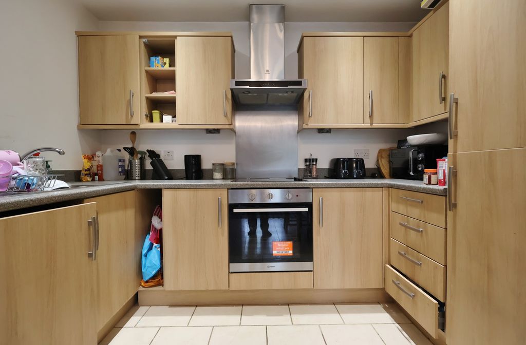 Property photo 2 of 32