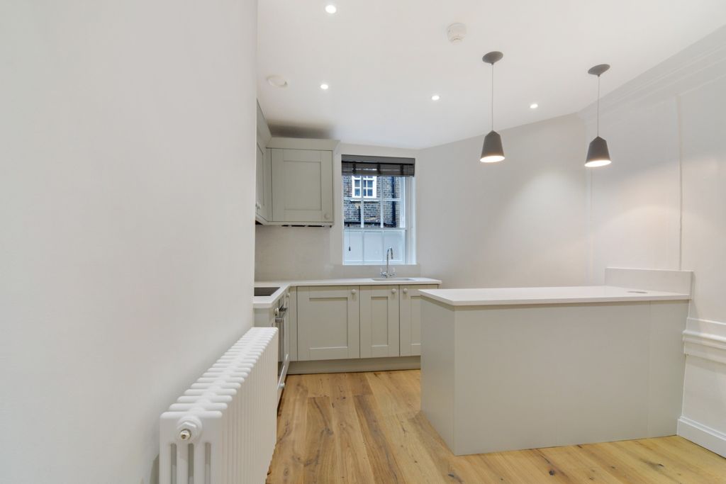 Property photo 2 of 13 970982