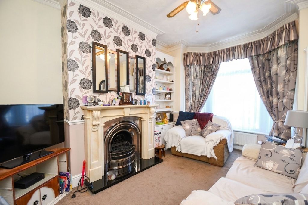 Property photo 2 of 11