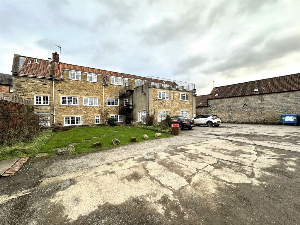 Property photo 3 of 33