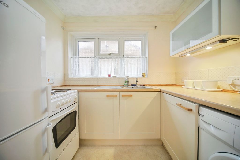 Property photo 2 of 9