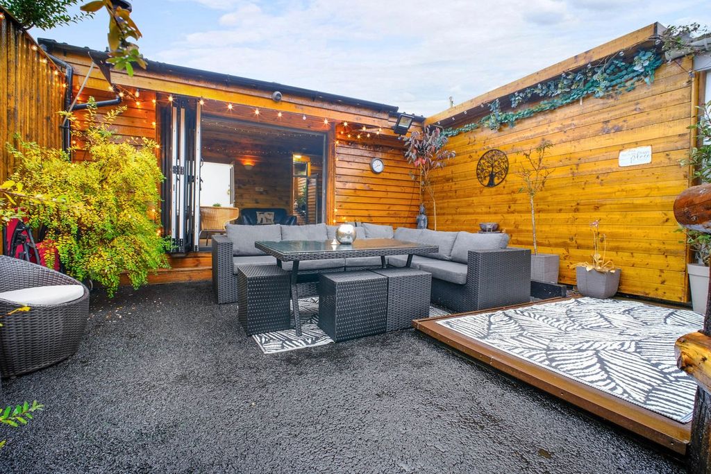 Property photo 2 of 29