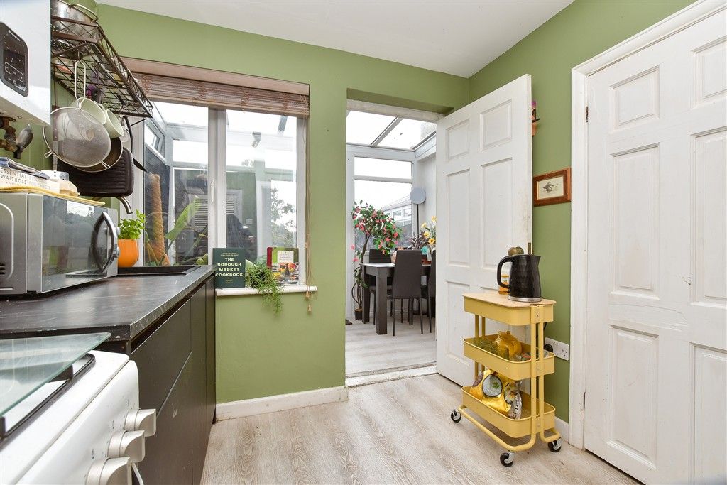 Property photo 2 of 11 Kitchen