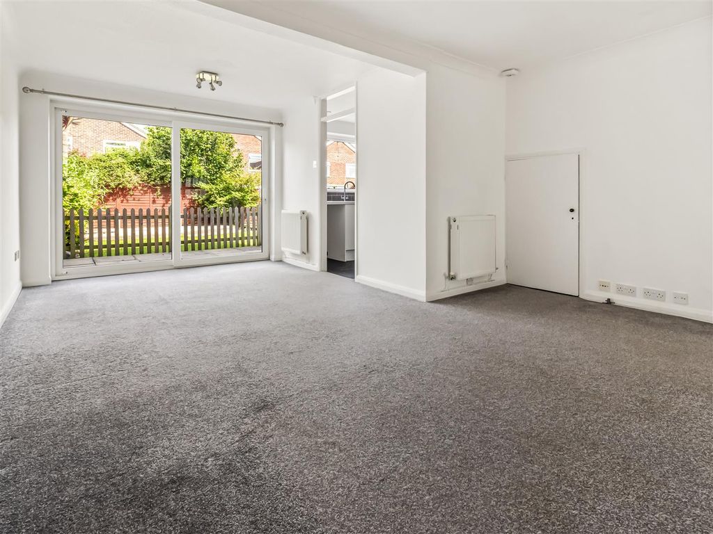 Property photo 3 of 14 35 Tavy Road-006.Jpg