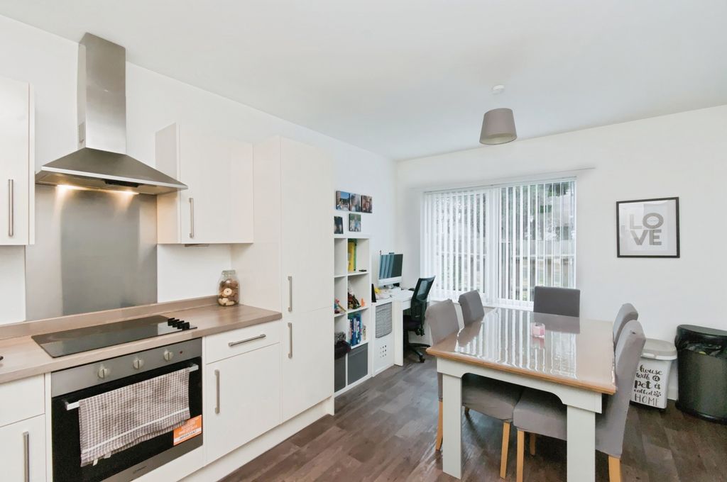 Property photo 2 of 33 Kitchen Diner