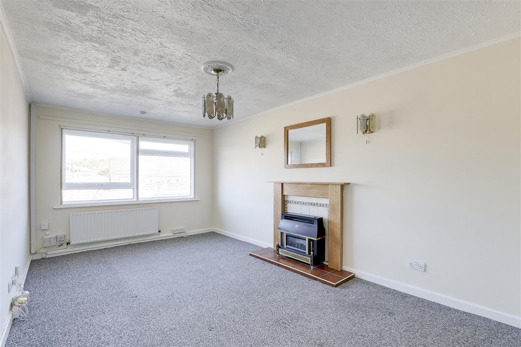 Property photo 3 of 10 33391.Jpg