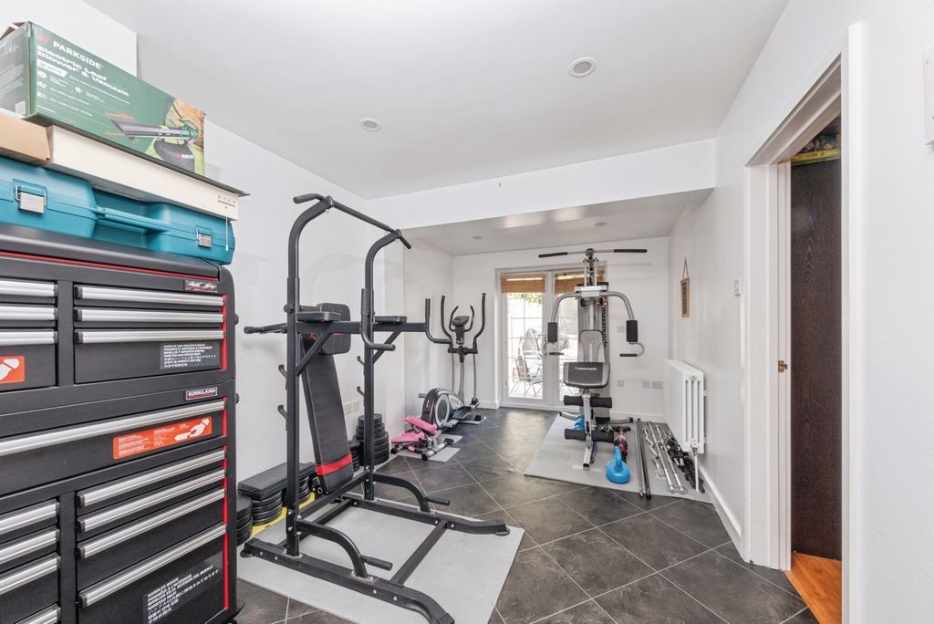 Property photo 3 of 18 Pbox-Img.Jpg