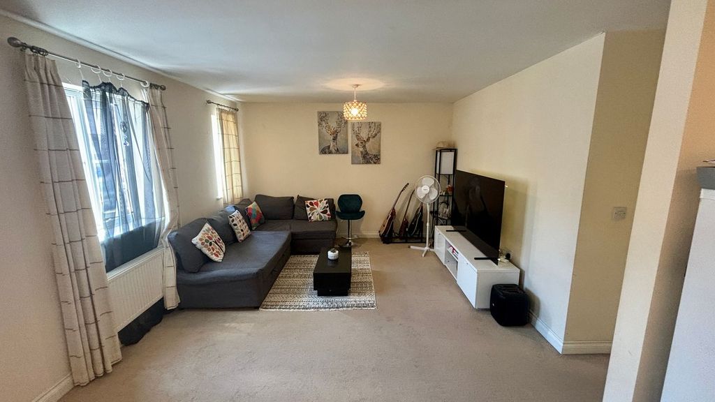 Property photo 2 of 12