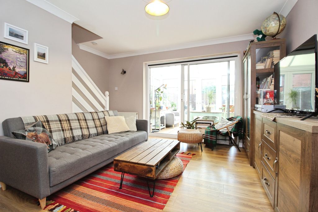 Property photo 3 of 15 Lounge