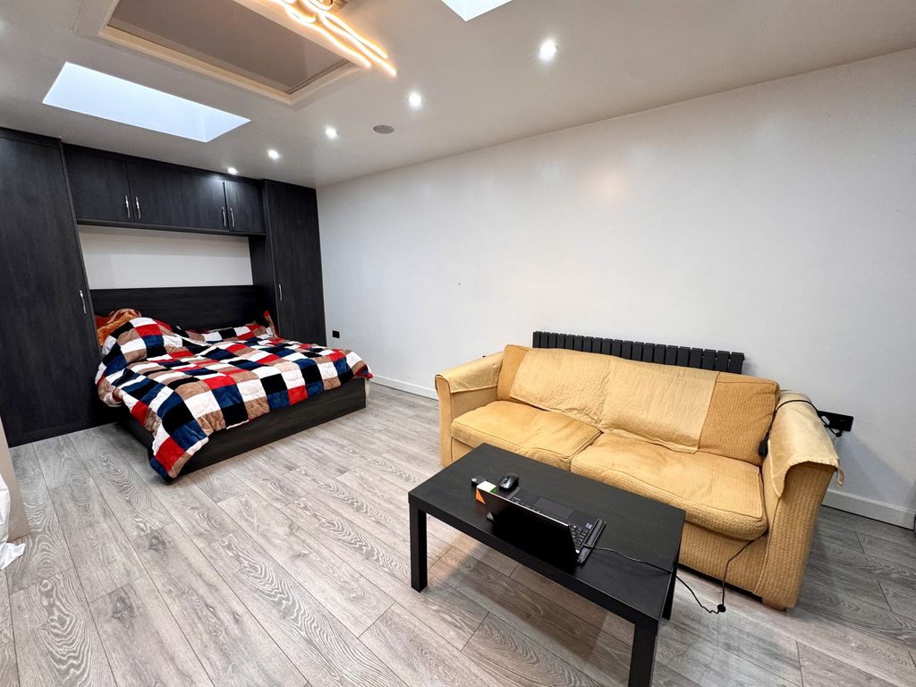 Additional image 17 of 4 bed semi-detached house for saleWeymouth Road, Hayes UB4