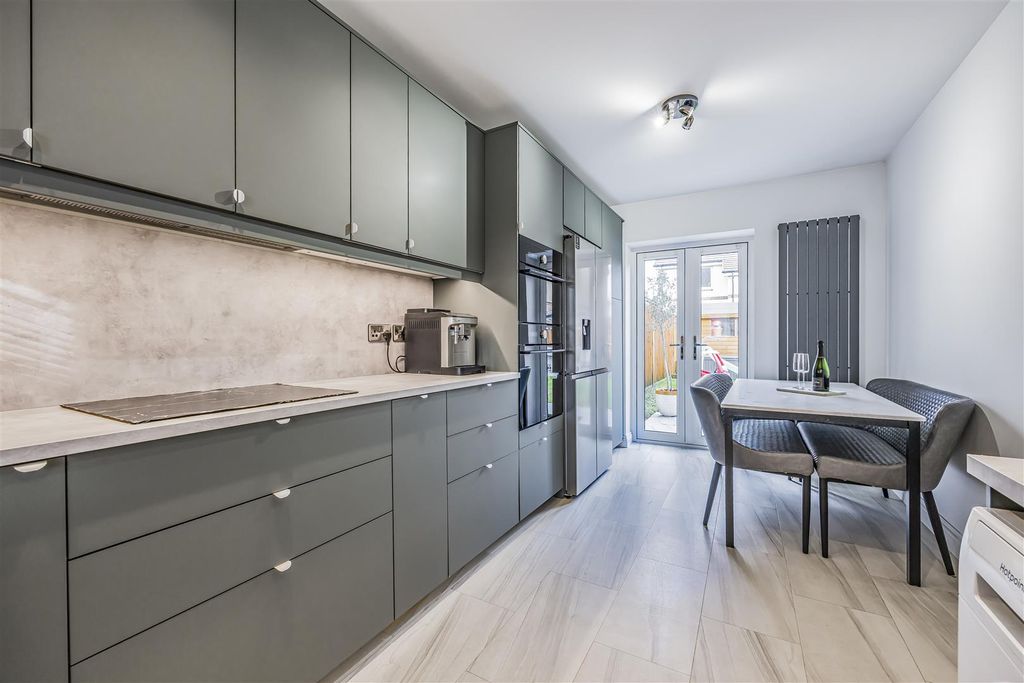 Property photo 3 of 21 7 Longcroft Way, Havant-Porticomarketing-Nexa-17.J