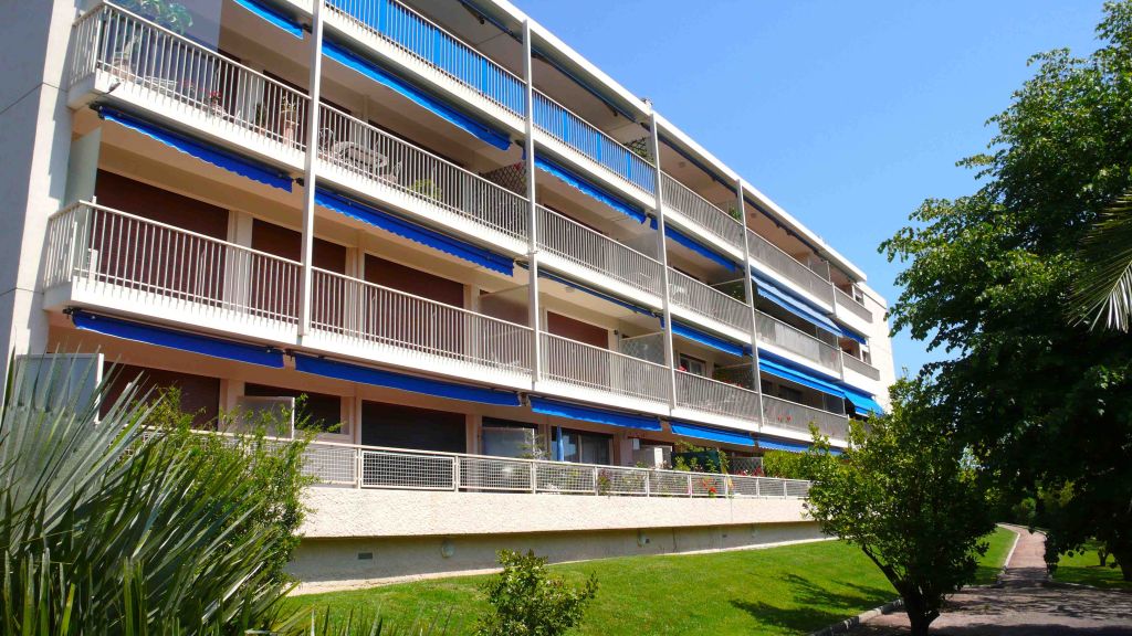 Property photo 1 of 6 Main Exterior View