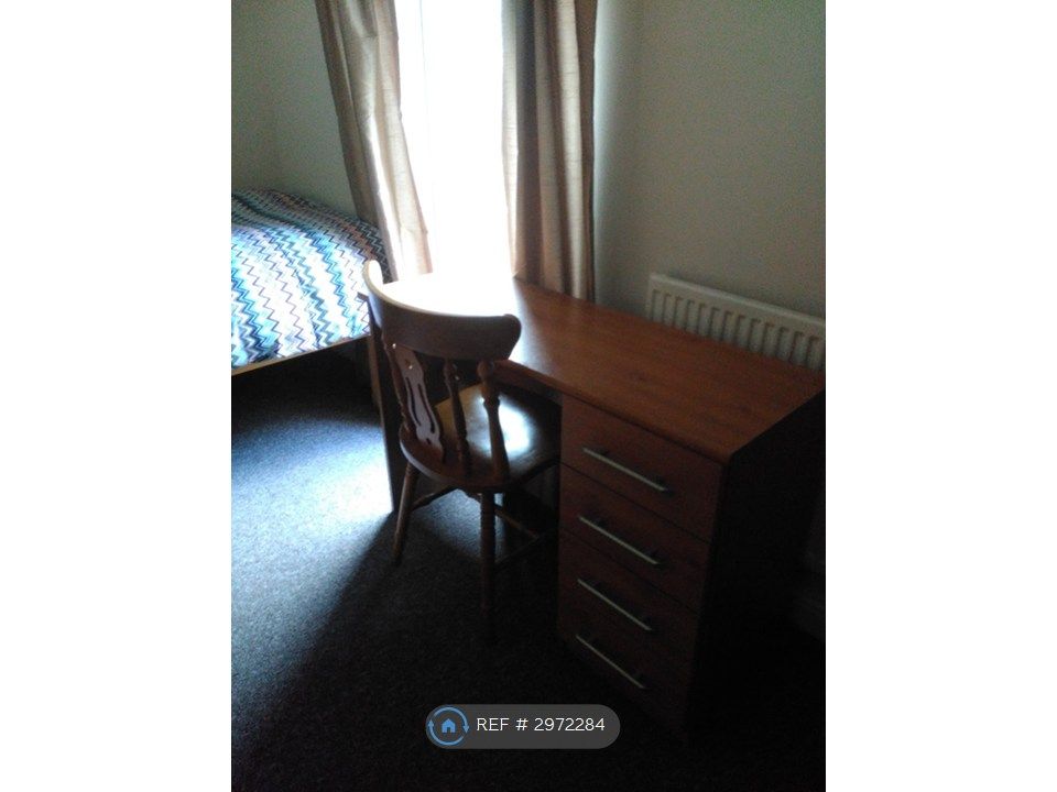 Property photo 3 of 6 Computer Desk