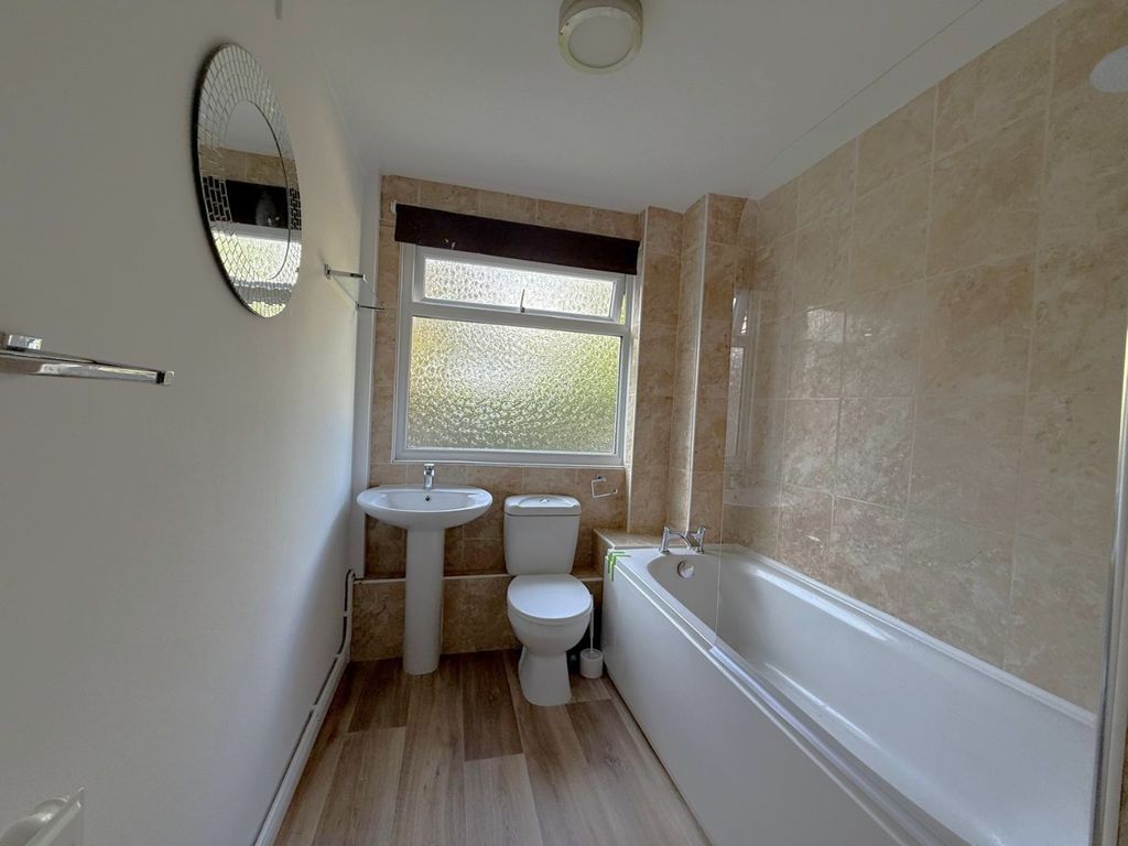 Property photo 3 of 8 1828536