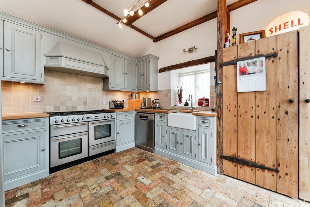 Property photo 3 of 19