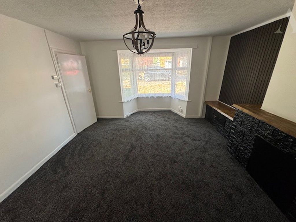 Property photo 2 of 12 47 Moat House Road Lounge.Jpeg