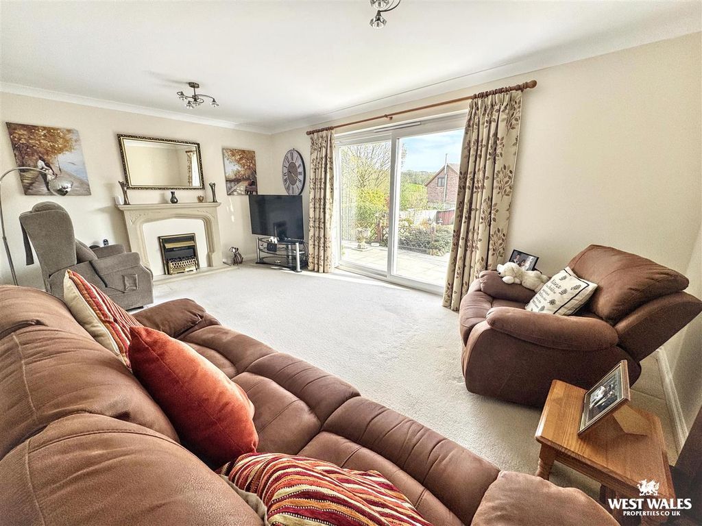 Property photo 3 of 25 Image00008.Jpg