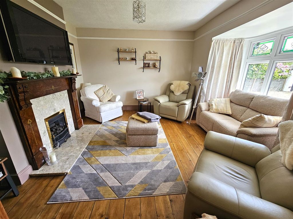 Property photo 2 of 24 Sitting Room.Jpg