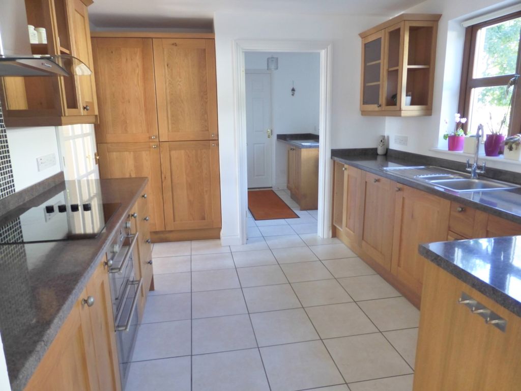 Property photo 3 of 11 3 Highclere-8