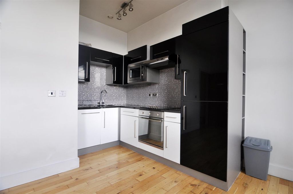 Property photo 2 of 6 Open Plan Lounge/Kitchen