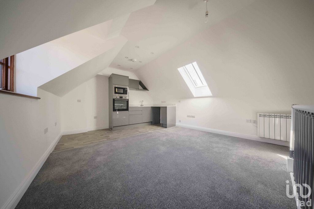 Property photo 3 of 8