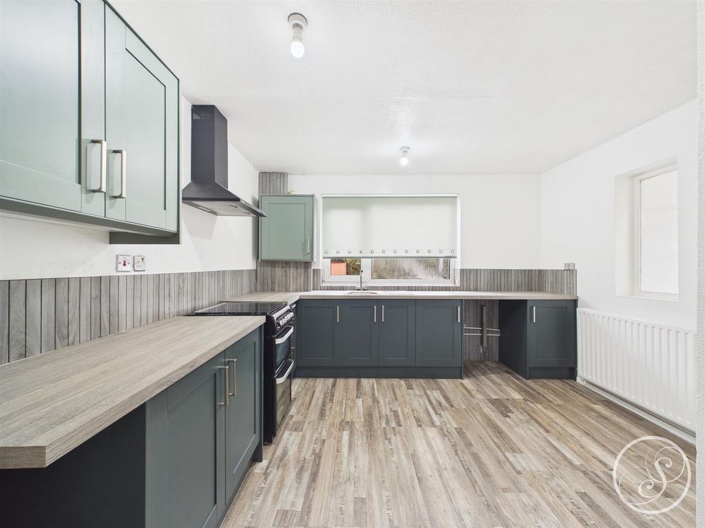 Property photo 2 of 20 Kitchen