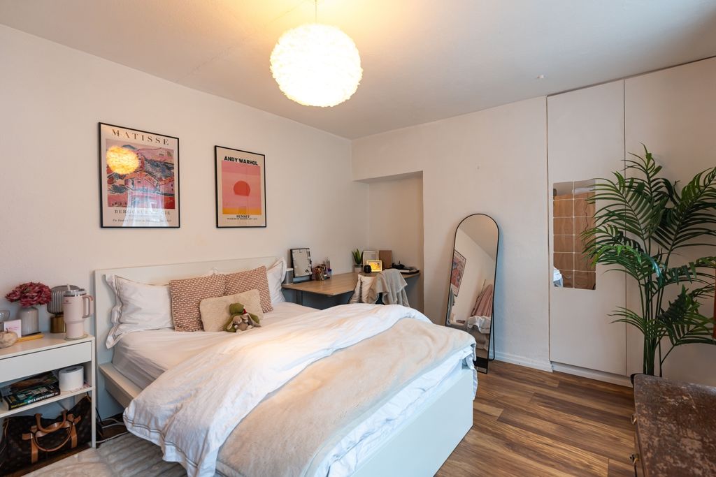 Property photo 2 of 15 Bedroom