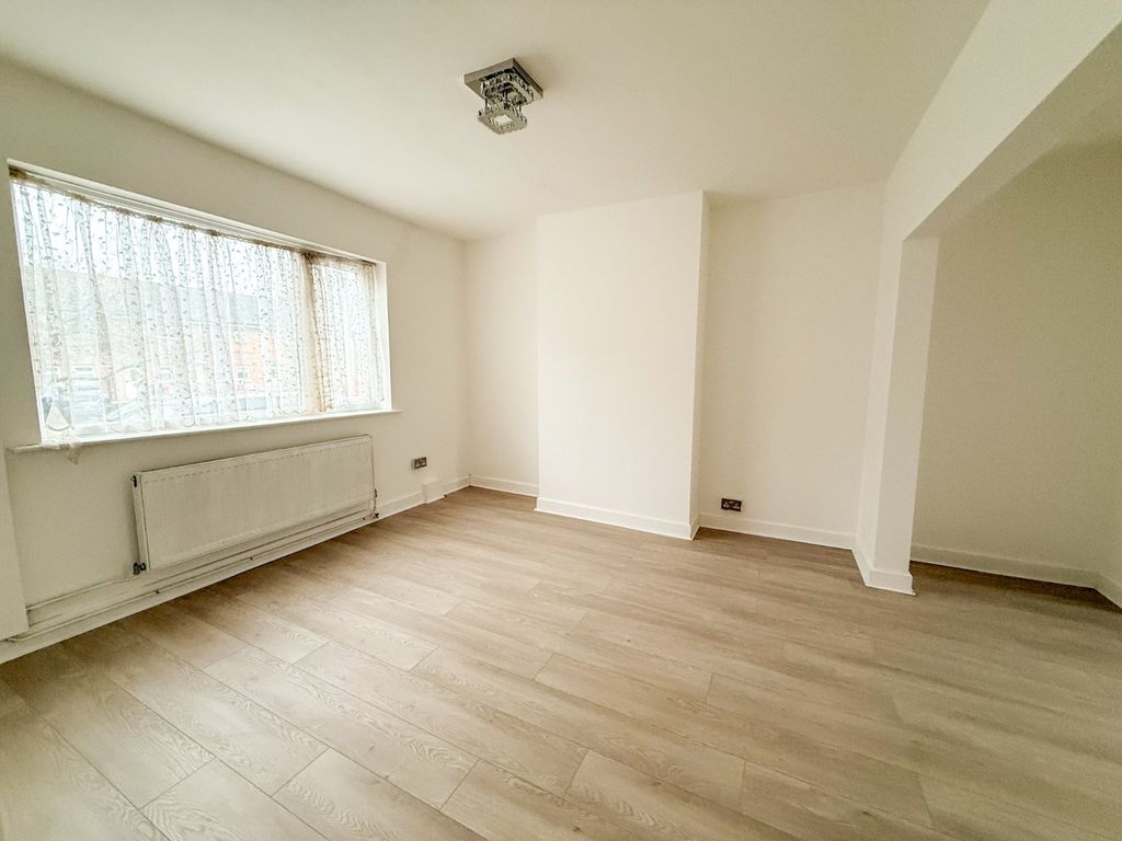 Property photo 3 of 10 Lounge Area