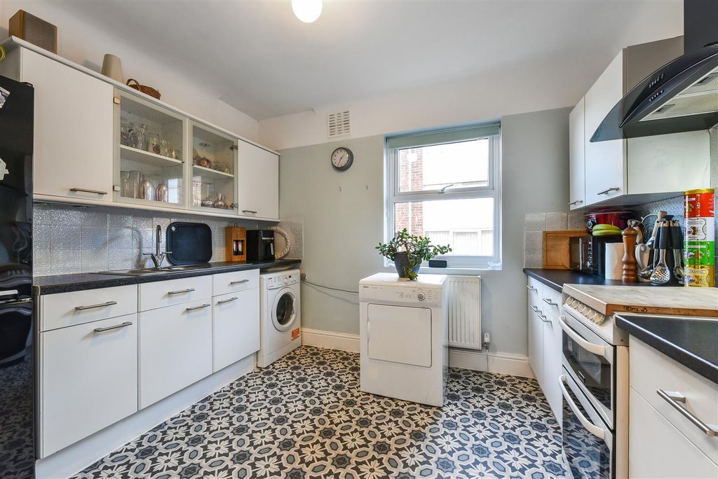 Property photo 2 of 21 Kitchen