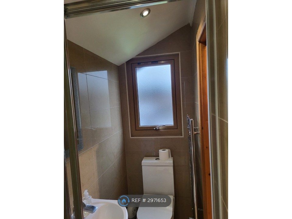 Property photo 3 of 20 Private Bathroom For Bedroom 1