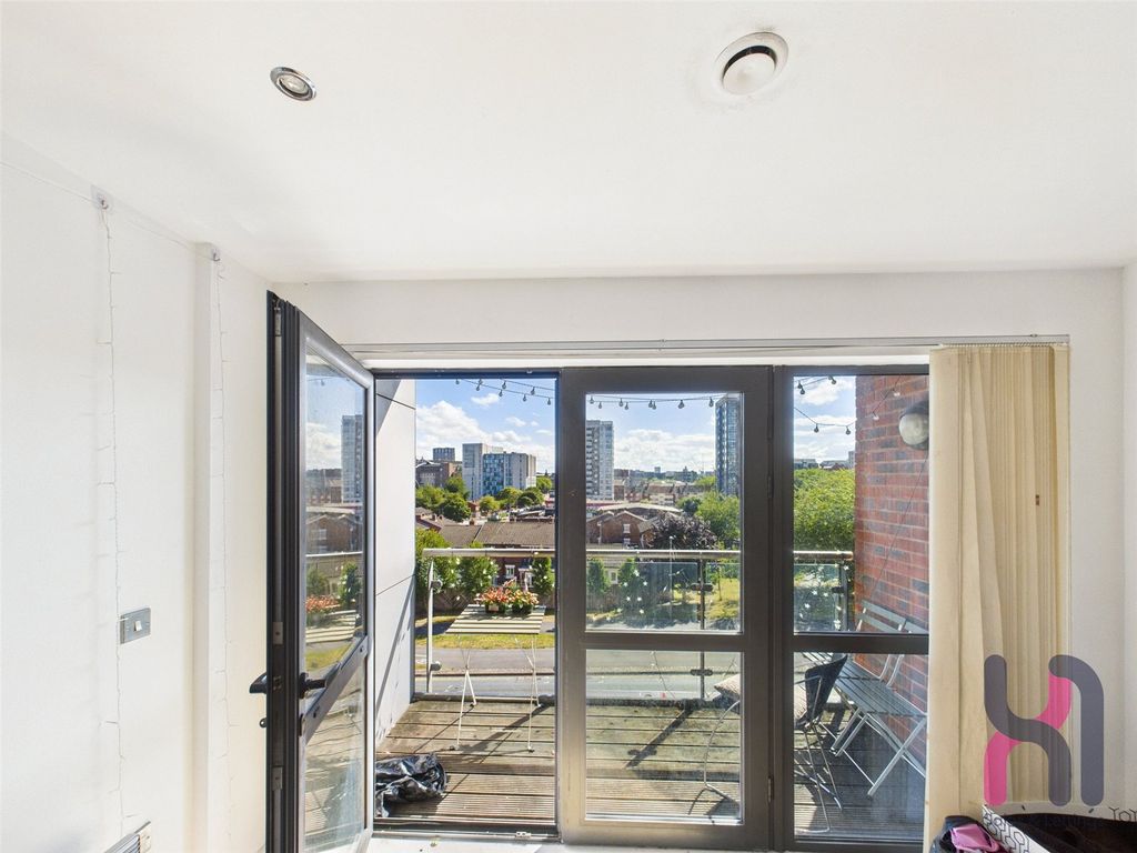 Property photo 2 of 16 Picture No. 11