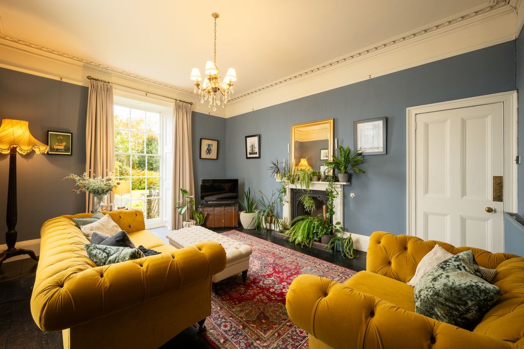 Property photo 3 of 19 Reception