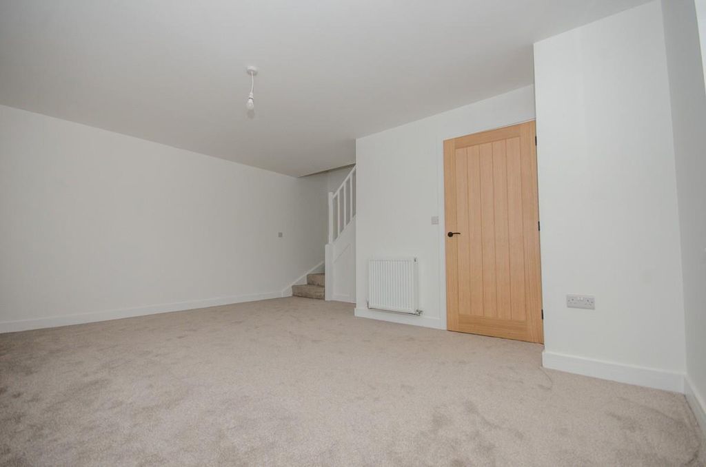 Property photo 3 of 16 Lounge.Jpg