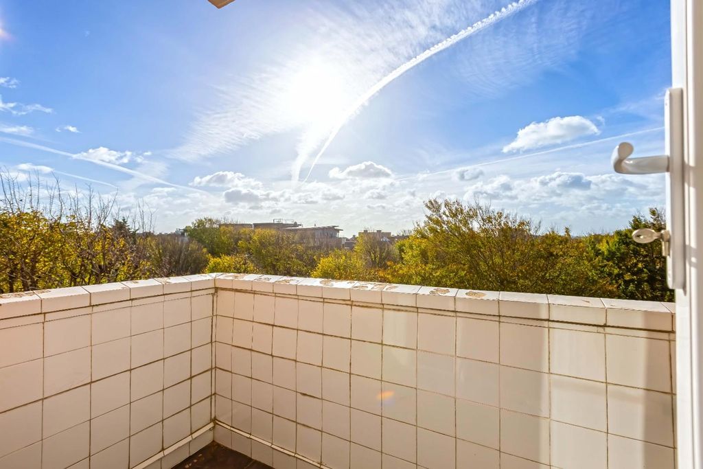 Property photo 2 of 11 Rutland Court_8.Jpg