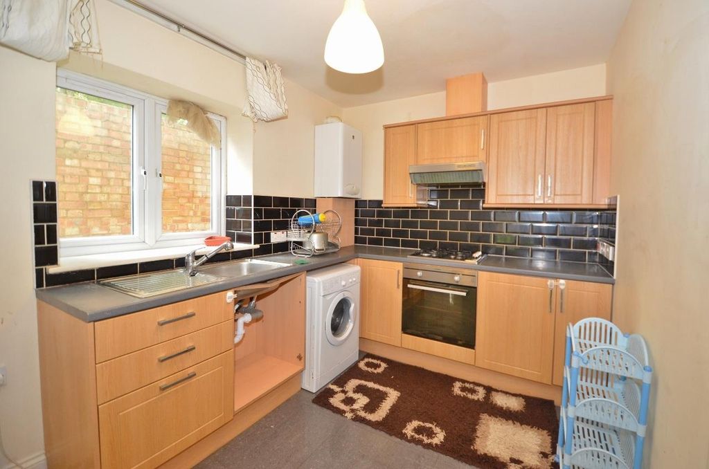 Property photo 3 of 6 Kitchen