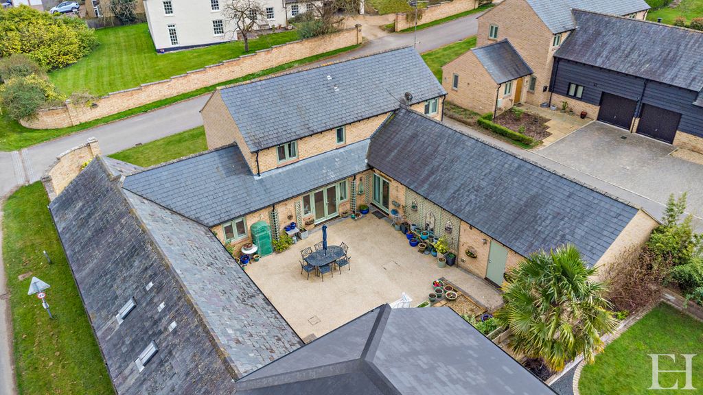 Property photo 1 of 32 8641132-Exteriorwm06-V3-800