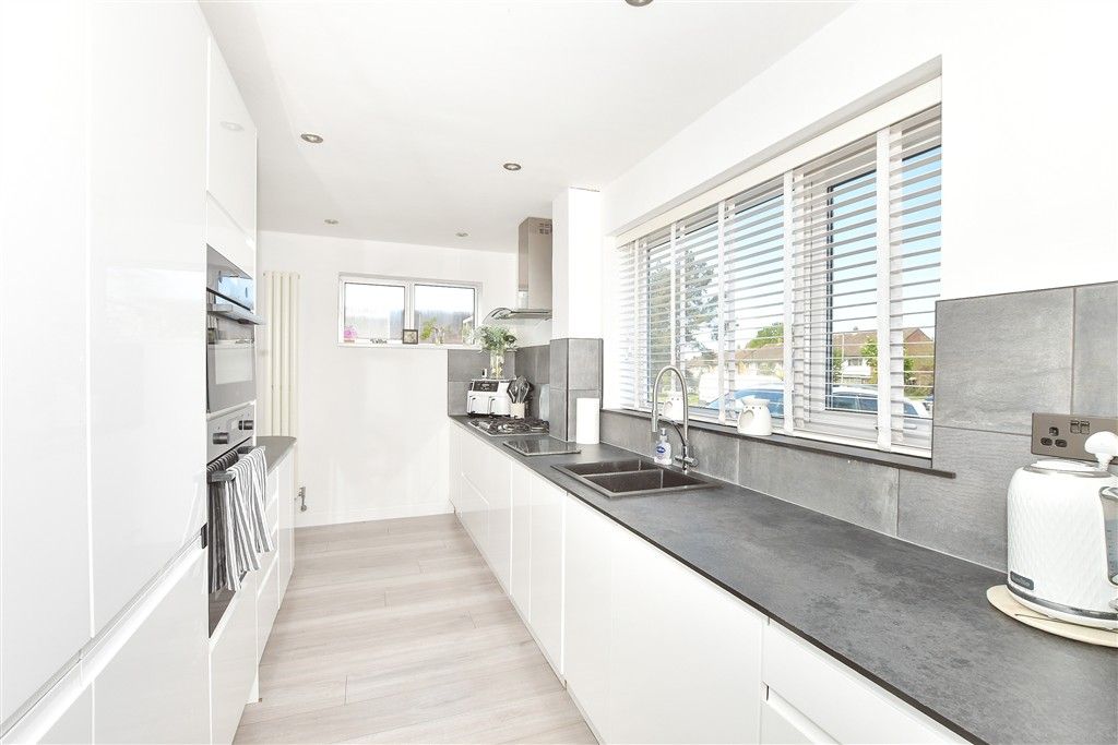 Property photo 2 of 14 Kitchen