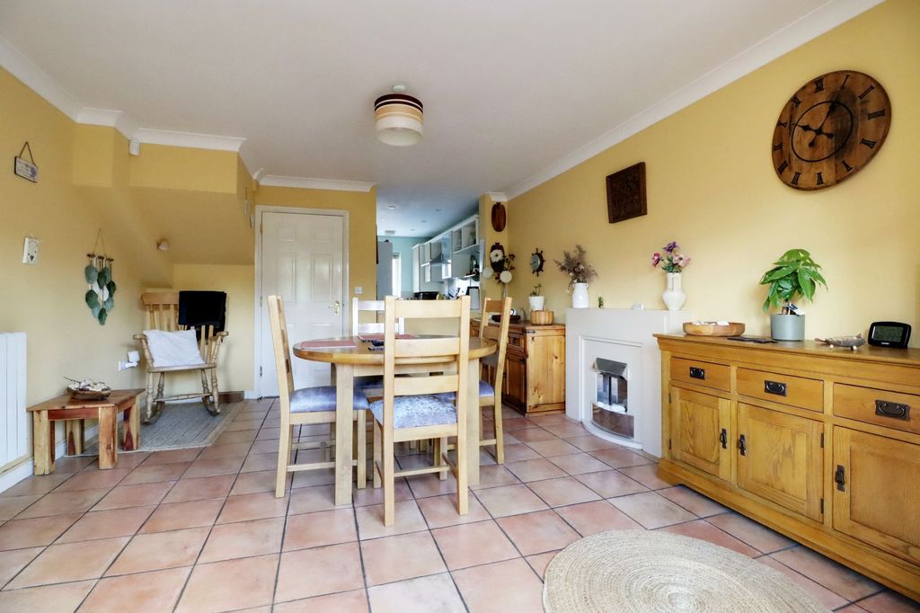 Property photo 3 of 23