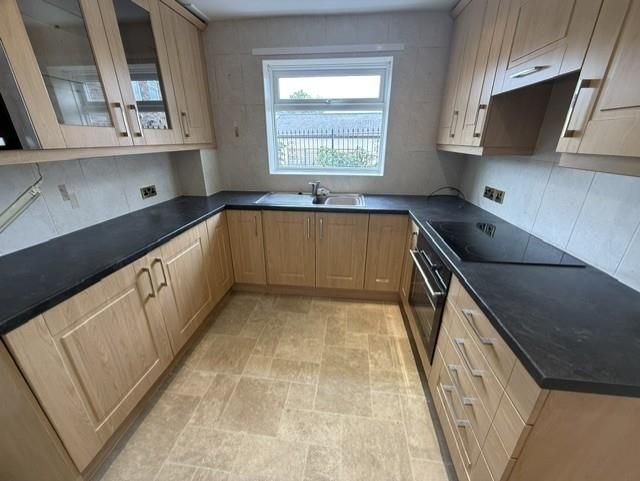 Property photo 3 of 14 Kitchen