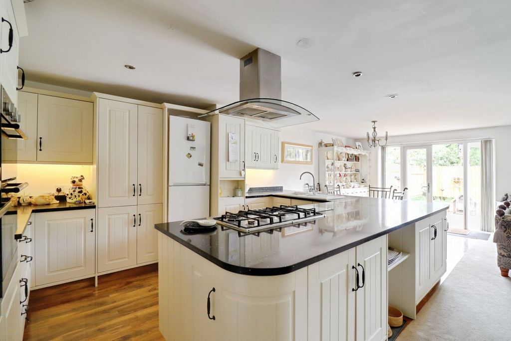 Property photo 2 of 18