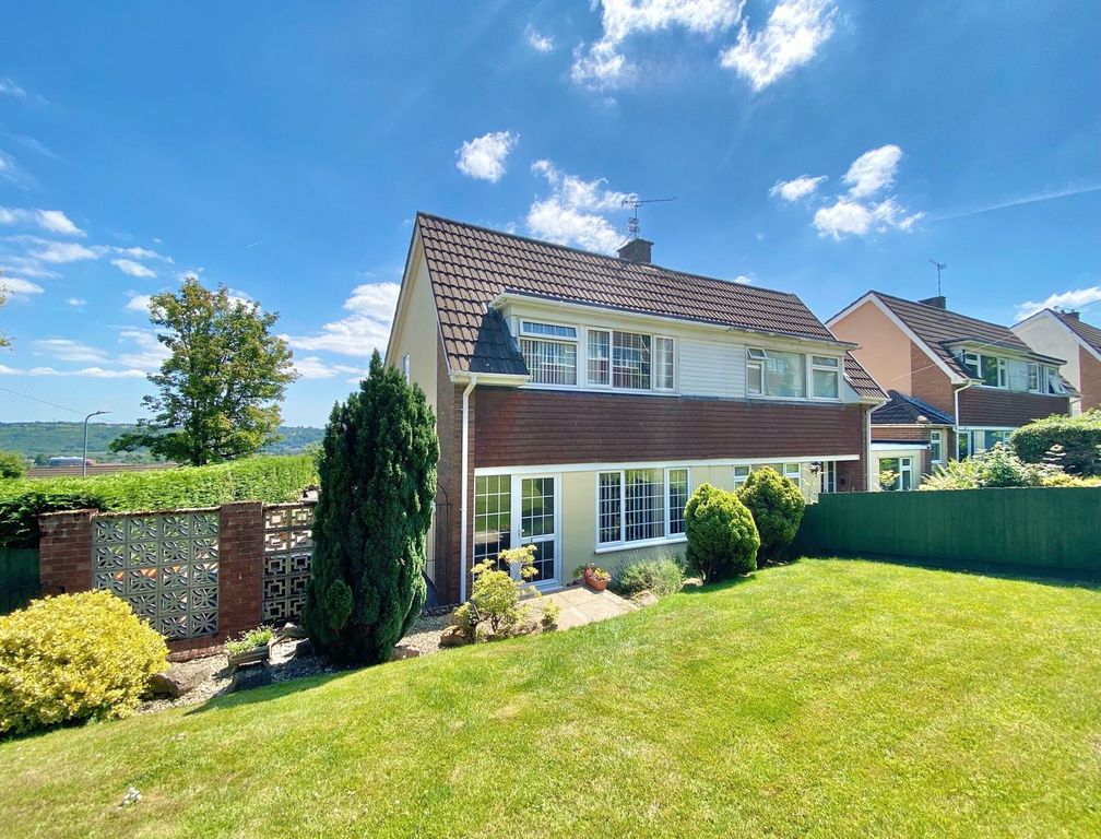3 bed semi-detached house for saleWillow Green, Caerleon, Newport NP18