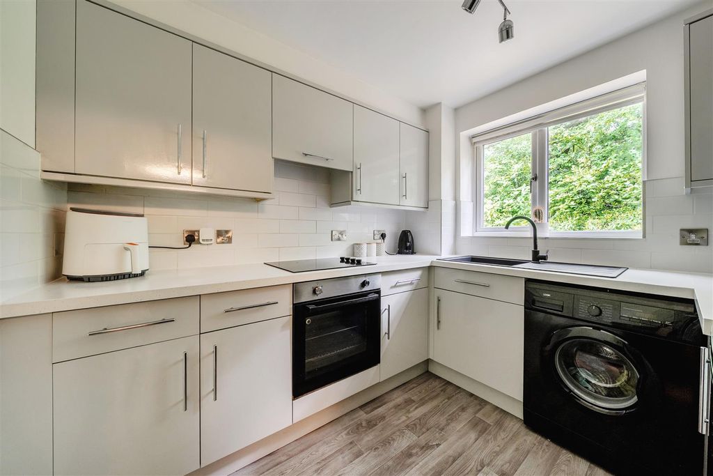 Property photo 2 of 14 1463847-10-6A0c65cc1F771.Jpg